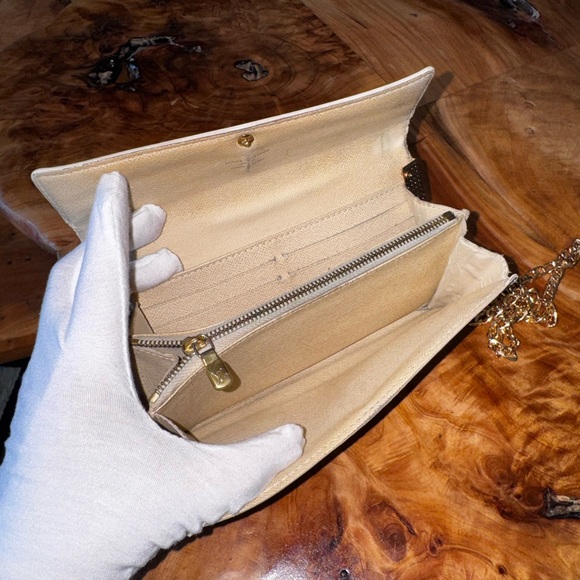 Louis Vuitton
2008 Damier Azur Pattern Sarah Wallet converted Crossbody - Picture 9 of 16